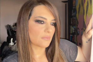 Κατερίνα Ζαρίφη, Μαρία Σολωμού και Ντορέττα Παπαδημητρίου ποζάρουν με μαγιό στην πισίνα - εικόνα 2