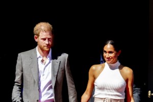 Τρία χρόνια μετά τη Μέγκαν, το Μπάκιγχαμ αφαίρεσε "αθόρυβα" τον τίτλο του πρίγκιπα Χάρι από την επίσημη ιστοσελίδα - εικόνα 2