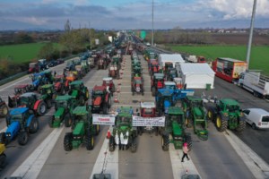 Σήμερα η συνάντηση Χατζηδάκη με τους αγροτοκτηνοτρόφους της Κρήτης στο Μέγαρο Μαξίμου - εικόνα 2