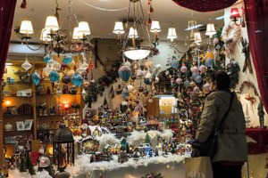 Τριάντα μόνιμες παροχές για μισθωτούς, συνταξιούχους, επαγγελματίες, αγρότες, ενοικιαστές και ιδιοκτήτες ακινήτων