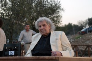 Μαργαρίτα Θεοδωράκη: Εχασε την πρώτη δικαστική μάχη κατά του Νίκου Κουρή - Μπορεί να χρησιμοποιεί το επίθετο "Θεοδωράκης"