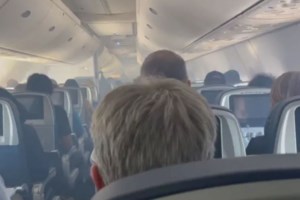 Tρόμος σε πτήση: Αδέσποτη σφαίρα καρφώθηκε σε αεροσκάφος που βρισκόταν σε διαδικασία προσγείωσης