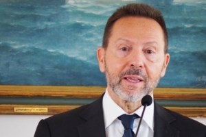 Στουρνάρας: Οι εκλογές δεν είναι εμπόδιο για την επενδυτική βαθμίδα - Έρχονται μεγάλες αυξήσεις στα επιτόκια