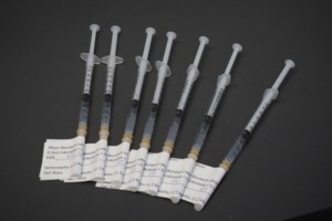 Κορονοϊός: Η PFizer ετοιμάζει "αναμνηστική δόση" - Για όσους έχουν κάνει το εμβόλιο πριν από περισσότερο από έξι μήνες