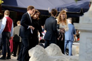 Πριγκίπισσες Βεατρίκη και Ευγενία: Πώς ο πατέρας τους τις "έμπλεξε" στο σκάνδαλο κακοποίησης - εικόνα 2