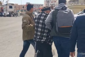 Έγκλημα στην Τήνο: "Ο Σπύρος ζούσε μια κόλαση - Τον απειλούσε, τον πείραζαν όλα" - Μαρτυρία για τον 90χρονο [Βίντεο]