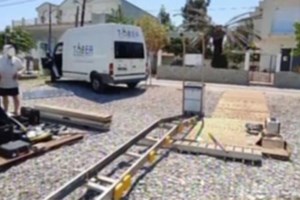 Αίγιο: Επανέρχεται μετά τις αντιδράσεις η ξηλωμένη ράμπα ΑμεΑ στην παραλία Ακολης - εικόνα 3