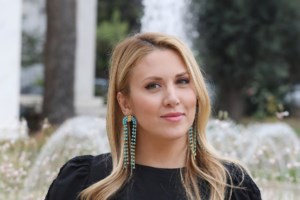 Έγκυος η Φωτεινή Πετρογιάννη: Οι φωτογραφίες με μαγιό και φουσκωμένη κοιλίτσα