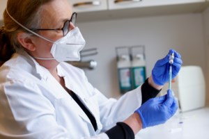 Εμβόλιο Moderna: Αποτελεσματικότητα 90%- Ισχυρή προστασία τουλάχιστον 6 μήνες μετά την β δόση