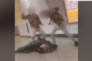 Ξυλοδαρμός σταθμάρχη στο Μετρό: Στον εισαγγελέα οι δύο ανήλικοι - "Θολώσαμε, αλλά μετά φοβηθήκαμε"  [βίντεο] - εικόνα 2