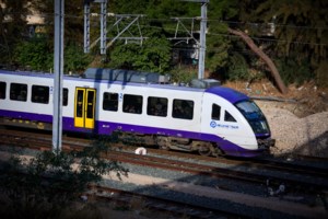 Σοκ στον Προαστιακό: Επιβάτης μαχαίρωσε προσωπικό της αμαξοστοιχίας στο πρόσωπο