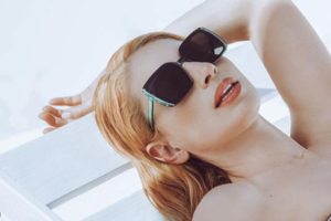 Η Μαρία Ηλιάκη φωτογραφίζει τον σύζυγο και την κόρη της στην παραλία [εικόνες] - εικόνα 3