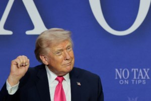 Ινδία: Ξέθαψε τον σκελετό της αδελφής του και πήγε στην τράπεζα - Για να μπορέσει να κάνει ανάληψη [βίντεο]