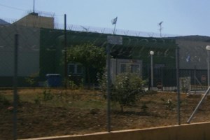 Πανεπιστημιούπολη Ζωγράφου: Η στιγμή που αστυνομικός παγιδεύει μέλη του κυκλώματος ναρκωτικών - Βίντεο ντοκουμέντο - εικόνα 2