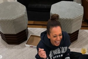 Πάρτι στα social με την Κάμαλα Χάρις για το πρώτο βίντεο μετά τη βαριά ήττα από τον Τραμπ: "Μήπως είναι πιωμένη;"