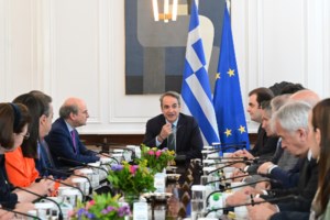 Το σχέδιο της κυβέρνησης για την ακρίβεια: Η ειδική σήμανση σε σούπερ μάρκετ και οι παρεμβάσεις στις λαϊκές