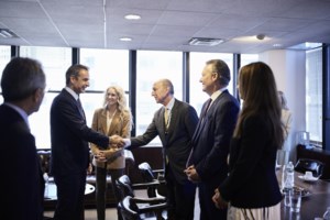 Συνάντηση Μητσοτάκη με τον Βασιλιά της Ιορδανίας: Στο επίκεντρο θέματα ενέργειας - Συζήτηση και οι περιφερειακές εξελίξεις - εικόνα 2