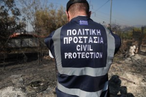 Πυρκαγιά στην Παλλήνη: Οι φλόγες κοντά σε διάσπαρτες κατοικίες