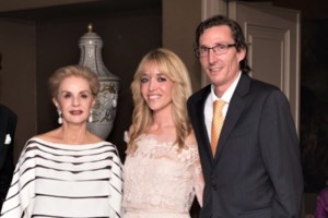 Σαρλίζ Θερόν: Η εμφάνισή της με tennis skirt και σνίκερς αποδεικνύει ότι είναι κούκλα ό,τι κι αν φορέσει - εικόνα 2