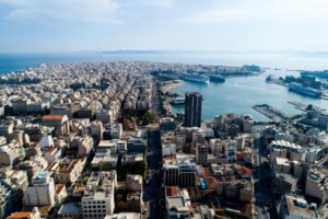 Χατζηδάκης: Οι προϋποθέσεις για φοροαπαλλαγή στα κλειστά ακίνητα – Νέες παρεμβάσεις για τα Airbnb