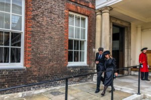 Βρετανία: Σάλος με τον υπουργό Οικονομικών που γέλαγε στην κηδεία της βασίλισσας Ελισάβετ [βίντεο]