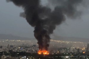 Η πρώτη απάντηση του Ιράν μετά την αμερικανική επίθεση: Εκτόξευσε στο Ισραήλ δύο κύματα πυραύλων - Απειλεί ο Αραγτσί - εικόνα 2