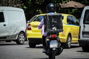 Νέοι κανόνες για την προστασία των εργαζομένων στο delivery – Τι προβλέπει η ΚΥΑ