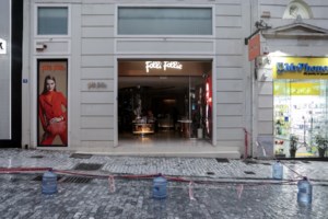 "Καταρράκτες" σε Βασιλίσσης Σοφίας και Λόφο Στρέφη από τη νεροποντή - Δείτε τις εικόνες