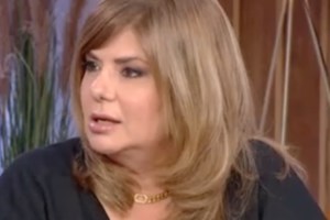Σοβαρό ατύχημα και ταλαιπωρία για τη Βάσια Παναγοπούλου: Επεσε στο κενό ανάμεσα στο αεροσκάφος και τη σκάλα - "Ούρλιαζε"