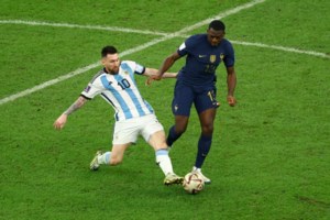 Μουντιάλ 2022: Οι έξαλλοι πανηγυρισμοί του Εμανουέλ Μακρόν - Δεν έκρυψε τη χαρά του μετά τα γκολ του Εμπαπέ - εικόνα 4