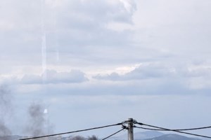 Συναγερμός στον Ασπρόπυργο: Φωτιά σε εργοστάσιο με πάνελ φωτοβολταϊκών