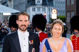 Η Ευγενία και η Ηλέκτρα Νιάρχου στο Royal Ascot: Η μία με ροζ ρομαντικό φόρεμα και pillbox hat και η άλλη με λευκό φόρεμα και headpiece - εικόνα 14