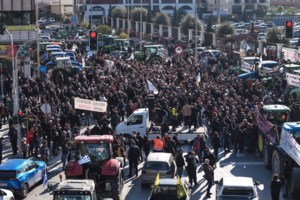 Στάση αναμονής κρατούν στα μπλόκα αγρότες και κτηνοτρόφοι της Δυτικής Ελλάδας