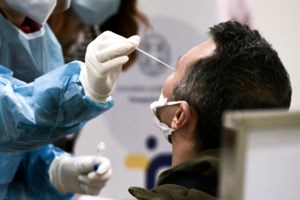 Πέτσας: Κακά νέα, μόνο 300.000 δόσεις εμβολίου θα έρθουν αρχικά στην Ελλάδα - Θα εμβολιαστούν 150.000 τον Γενάρη - εικόνα 4