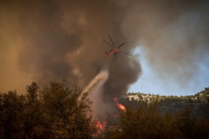 Χωρίς ρεύμα η Σαμοθράκη, κατασβέστηκε η πυρκαγιά στο νησί: Έστειλαν γεννήτριες - 4 οικισμοί χωρίς νερό