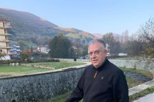 Tάκης Θεοδωδικάκος: Γενέθλια στο γραφείο  - Το μήνυμα στους "συνοδοιπόρους στο όμορφο ταξίδι της ζωής!"