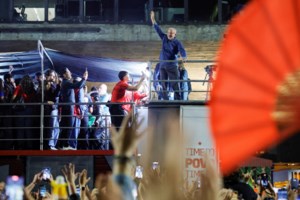 Φλάβιο Μπολσονάρου: "Μου απαγορεύτηκε η έξοδος από τη Βραζιλία" - Ο Ντόναλντ Τραμπ χαρακτήρισε "στημένες" τις εκλογές