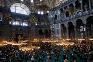 Αττάλεια: Μετέτρεψαν σε είσοδο μπαρ τον Ναό της Αθηνάς του 2ου αι. μ.Χ- Εξαλλοι και οι Τούρκοι αρχαιολόγοι