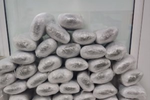 Θα πλημμύριζαν την Αθήνα ναρκωτικά: Χειροπέδες σε δύο άντρες για 17 κιλά κοκαΐνη, 122 κιλά χασίς, όπλα και σφαίρες