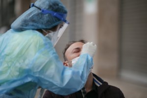 "Αντάρτικο" από τους Περιφερειάρχες: Ζητούν αποζημίωση 5.000 ευρώ για τους εμπόρους σε Θεσσαλονίκη, Αχαΐα και Κοζάνη