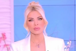 Στο νοσοκομείο ο Δημήτρης Μακαλιάς - Το "καρφί" που έριξε στην Καινούργιου [εικόνες] - εικόνα 2