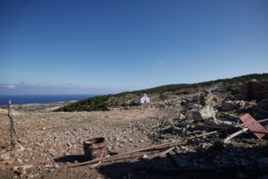 Επιμένουν οι γυμνιστές στη Γαύδο: "Τσιτσίδια και ντυμένα όλα ενωμένα" απαντούν στη δήμαρχο