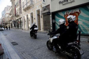 Ξυλοδαρμός 16χρονης στην Ερμού: Συγκλονίζουν οι αποκαλύψεις της αδερφής της - Οι μπράβοι και η 15χρονη [Βίντεο]