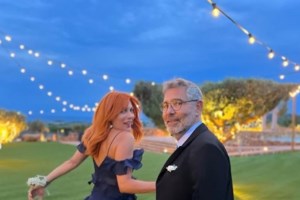 Ο Θοδωρής Αθερίδης είχε γενέθλια, έγινε 60 ετών - Η νόστιμη έκπληξη και  η Ζέτα Μακρυπούλια [Εικόνες]