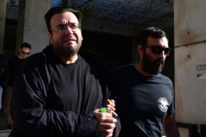 Βαριά "καμπάνα" για τον Φίλιππο Καμπούρη: Δίωξη για πέντε κακουργήματα και ένα πλημμέλημα
