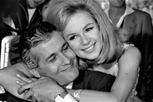 Τ. Στασινοπούλου για Αλ. Βουγιουκλάκη: "Έκανε θεραπείες με ουσίες από πρόβατα για να μείνει νέα και καταστράφηκε"