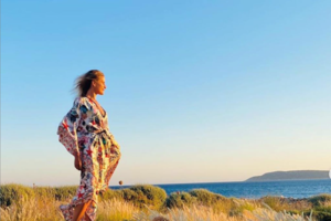 Τατιάνα Μπλάτνικ: Η κομψή εμφάνιση με sneakers και κολάν στο Κολωνάκι - εικόνα 12