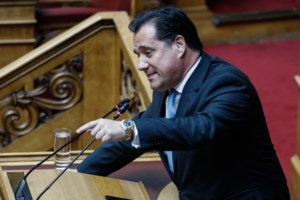 Λάρισα: Ψητοπωλείο στο κέντρο της πόλης τυλίχθηκε στις φλόγες [εικόνες-βίντεο] - εικόνα 3