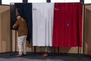 Ο πάπας Φραγκίσκος στηλιτεύει τους λαϊκιστές, προειδοποιεί ότι η δημοκρατία έχει κλονιστεί
