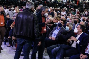 Οι μεγάλοι καυγάδες του συνεδρίου του ΣΥΡΙΖΑ: Φωνές, αποδοκιμασίες και γιουχαΐσματα